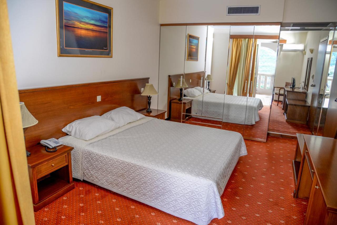 อาร์ตา พาเลซ โฮเต็ล Hotel ภายนอก รูปภาพ