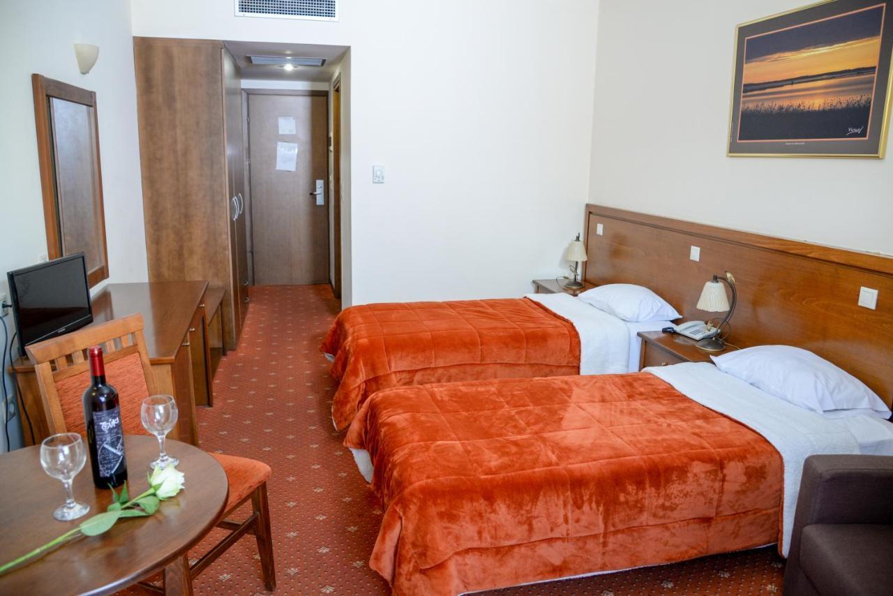 อาร์ตา พาเลซ โฮเต็ล Hotel ภายนอก รูปภาพ