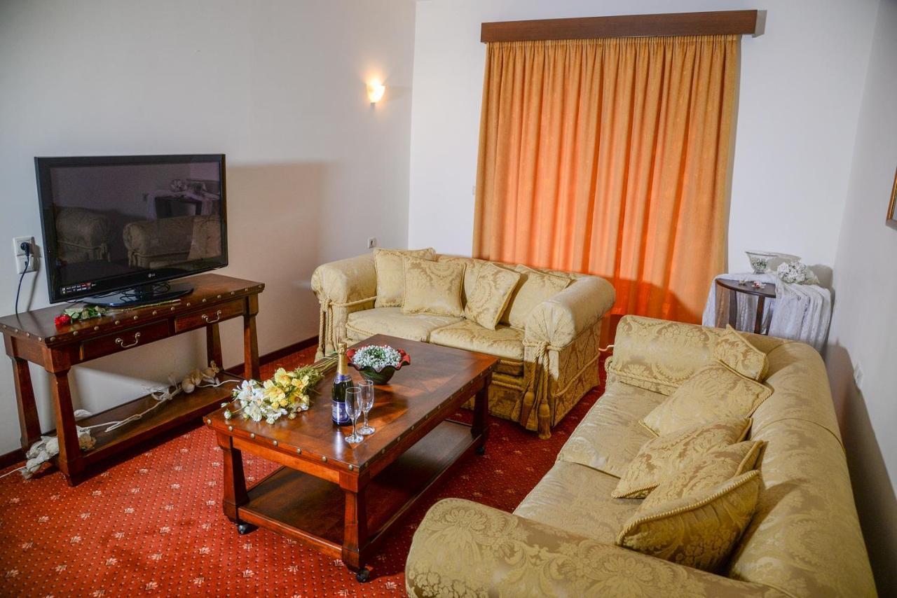 อาร์ตา พาเลซ โฮเต็ล Hotel ภายนอก รูปภาพ